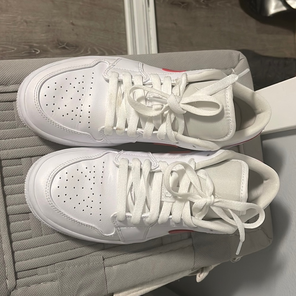 Womens size 7 Jordan’s